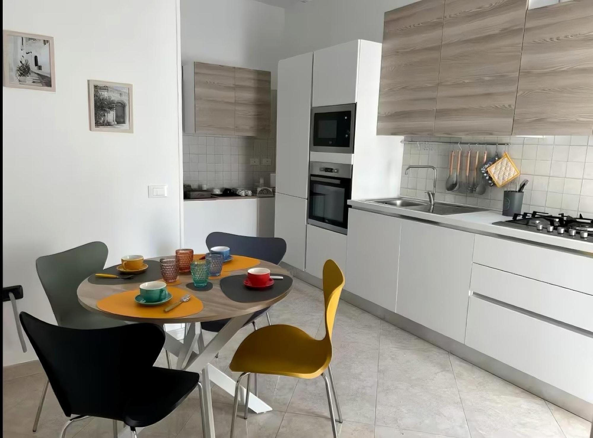 Fd Apartments - Zoe Prestigioso Appartamento Vicino Alla Stazione E Al Centro Монополи Экстерьер фото